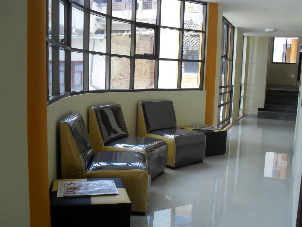 Hostal Corona Blanca Sucre Zewnętrze zdjęcie